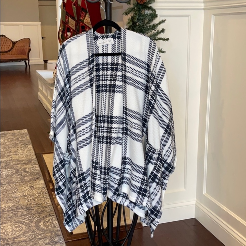 Abercrombie & Fitch Poncho white and Dark Blue